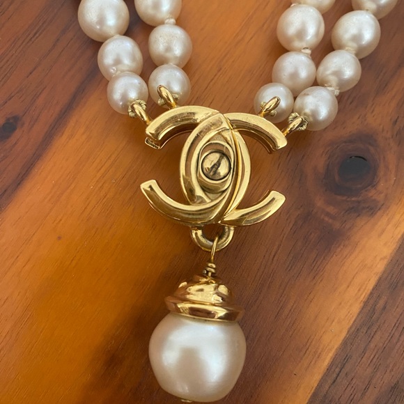 Chanel Vintage Pearl Double Stranded Turnlock Necklace ❌no offer or trade❌ - Picture 14 of 16